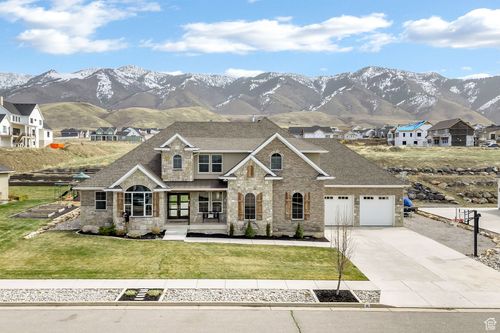116 N 820 E, Hyde Park, UT, 84318-3925 | Card Image