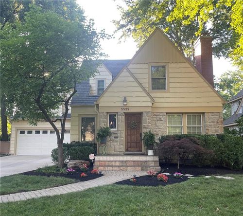 5525 Norwood St, Fairway, KS, 66205-2651 | Card Image