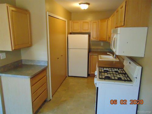 41168 N Woodbury Green Dr, Van Buren Twp, MI, 48111-3028 | Card Image