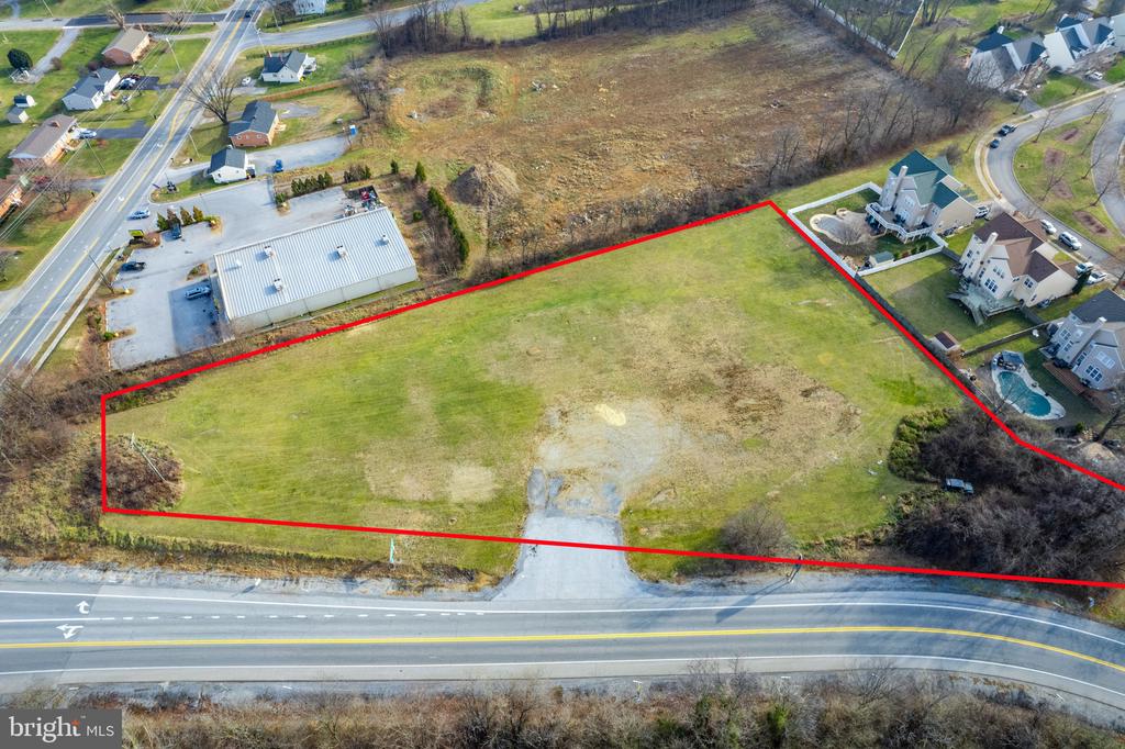 Land in CHARLES TOWN 2