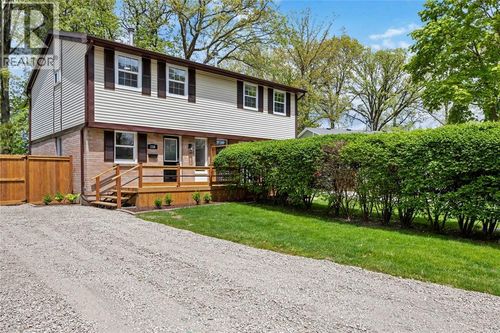 110 Fairview Pl, Sarnia, ON, N7S4E1 | Card Image