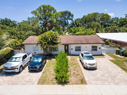 754 Ne 36th St, Oakland Park, FL, 33334-2860 | Card Image