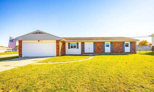 520 Meadow Ln, Trenton, OH, 45067-1024 | Card Image