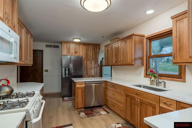 829 Church St, House other with 4 bedrooms, 2 bathrooms and null parking in Saint Peter MN | Image 15