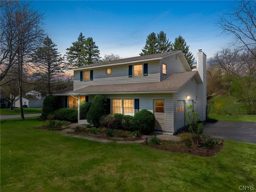 207 Thornton Cir S, Camillus, NY, 13031-1401 | Card Image