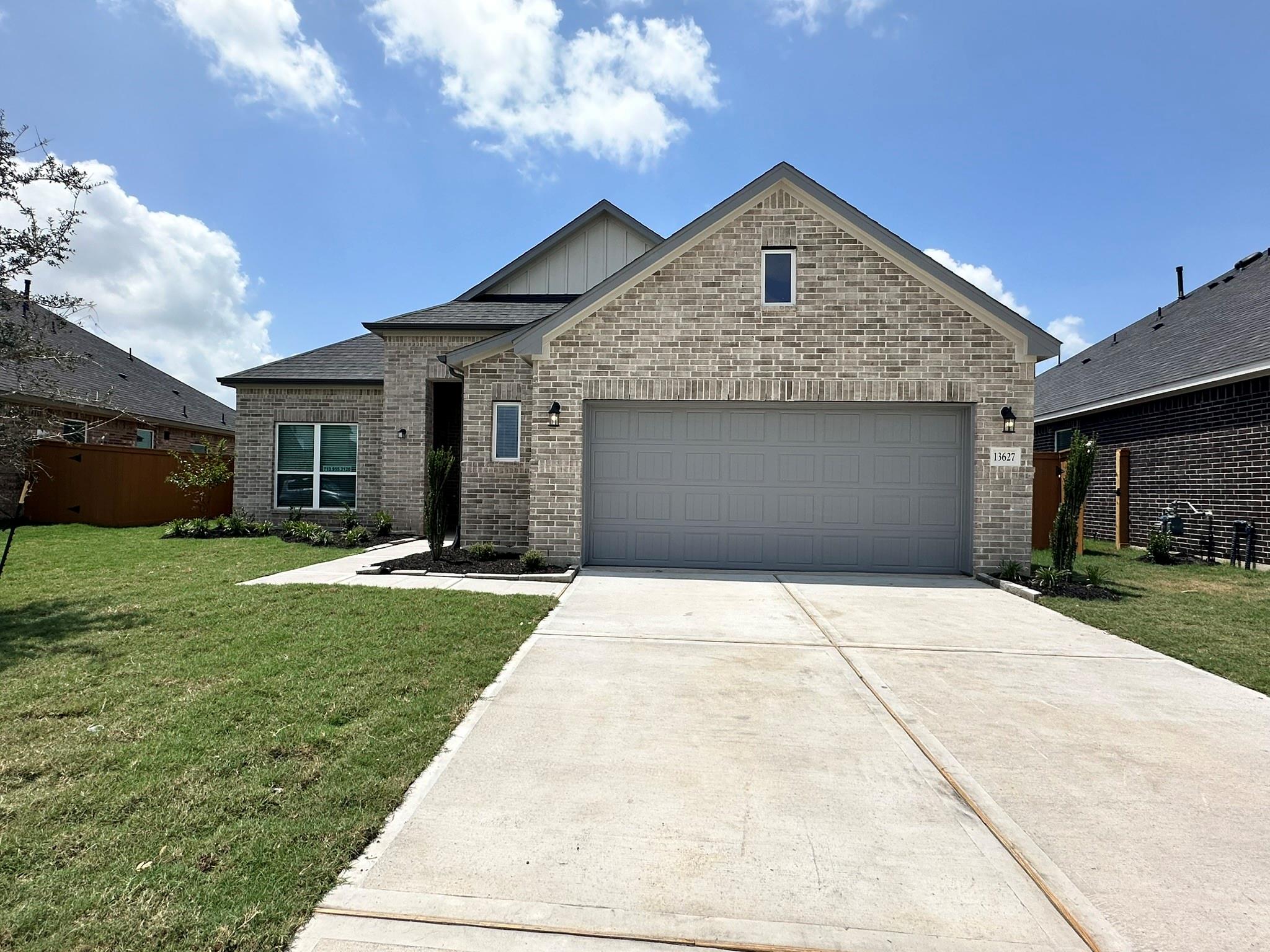 Residential in Iowa Colony 2