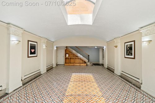 u2-120 Seward St, Detroit, MI, 48202-4416 | Card Image