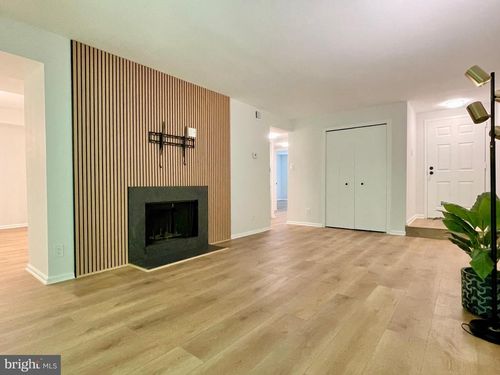 102-3 Pickering Ct, GERMANTOWN, MD, 20874-3871 | Card Image