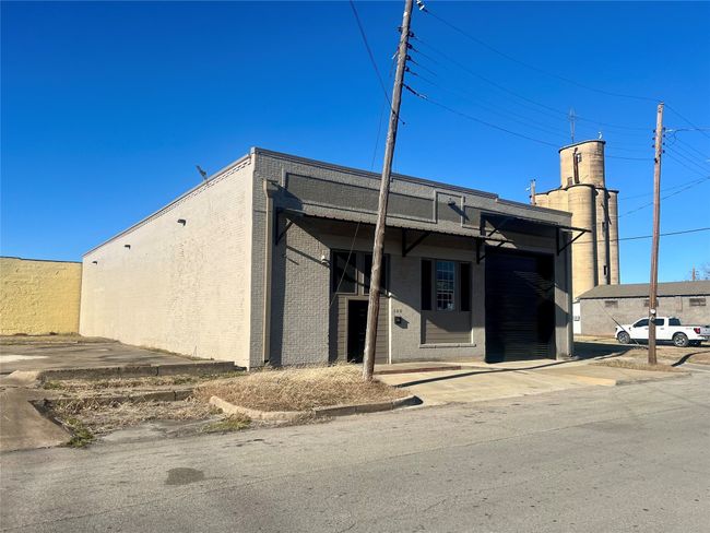 106 E Brown St, Home with 0 bedrooms, 0 bathrooms and null parking in Ennis TX | Image 4