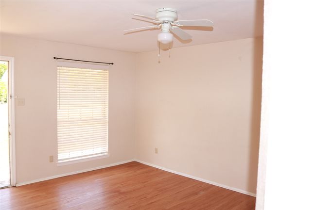 Unfurnished room featuring light wood-type flooring, baseboards, and a ceiling fan | Image 4