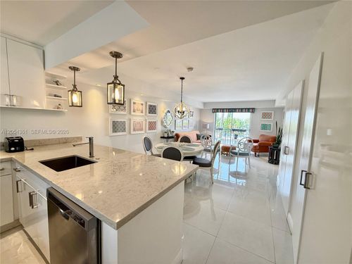 402-855 Euclid Ave, Miami Beach, FL, 33139-0812 | Card Image
