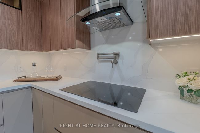 608 - 447 Walmer Rd, Condo with 3 bedrooms, 4 bathrooms and 2 parking in York ON | Image 9