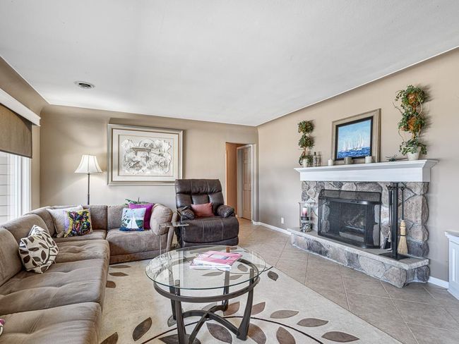 13 - Family Room.jpg | Image 13