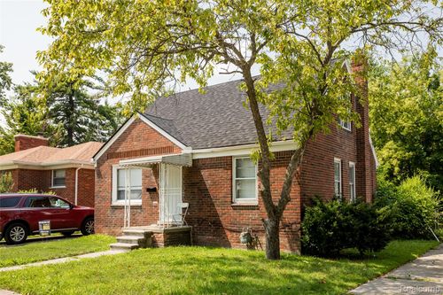 17135 Munich St, Detroit, MI, 48224-2210 | Card Image