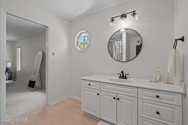 ensuite bath | Image 24