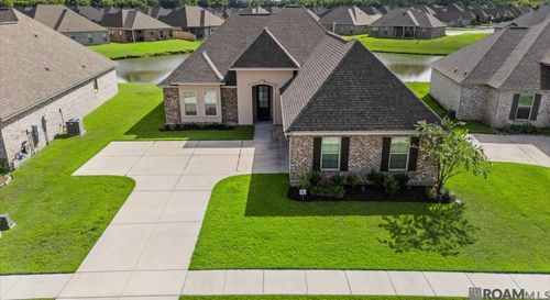 6458 Soaring Dr, Gonzales, LA, 70737-8652 | Card Image