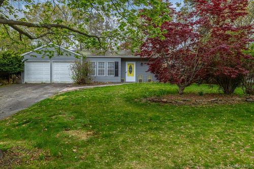 10 Calicotree Ln, Coram, NY, 11727-2601 | Card Image