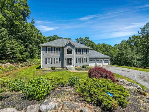 15 Stone Fence Dr, Derry, NH, 03038-4709 | Card Image