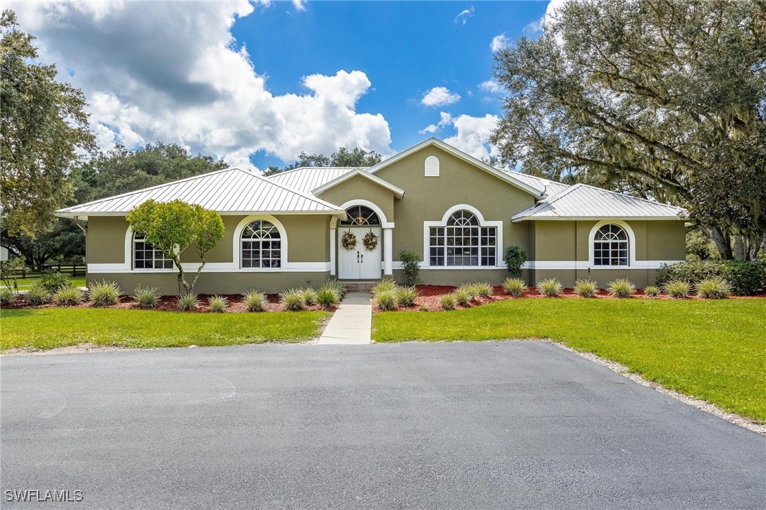 Frontier Cir, Labelle, FL 33935