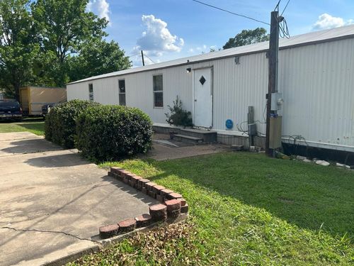 130 Buckingham Ln, Navasota, TX, 77868-4502 | Card Image