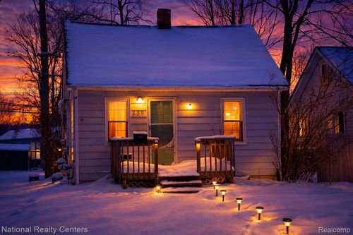 250 W Walton Blvd, Pontiac, MI, 48340-1167 | Card Image