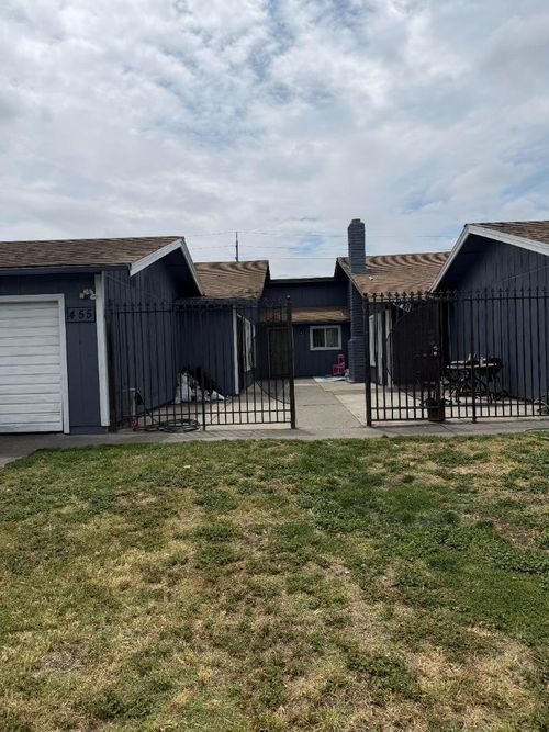 453 Jill Circle, Stockton, CA, 95210 | Card Image