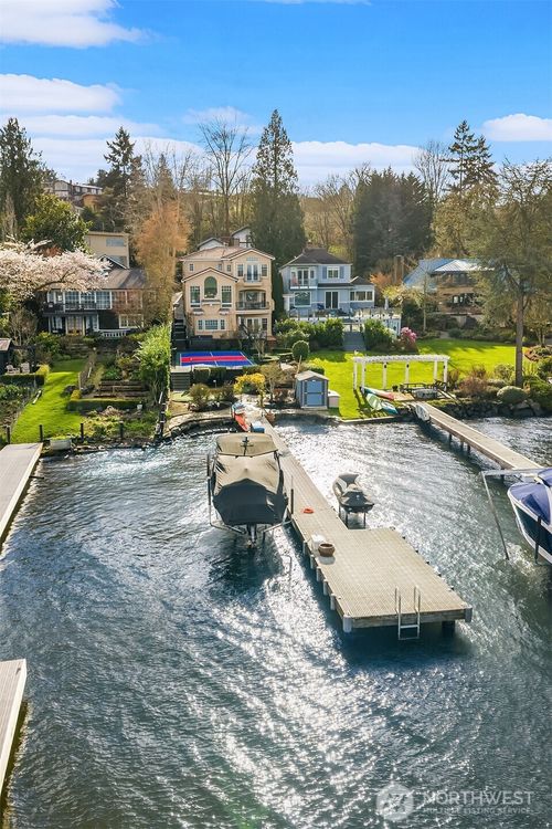 8772 Sand Point Way Ne, Seattle, WA, 98115-3951 | Card Image