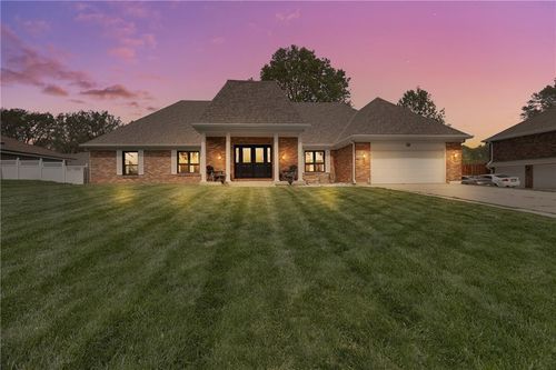 16424 E George Franklyn Dr, Independence, MO, 64055-6732 | Card Image