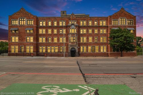 427-6533 E Jefferson Ave, Detroit, MI, 48207-4364 | Card Image