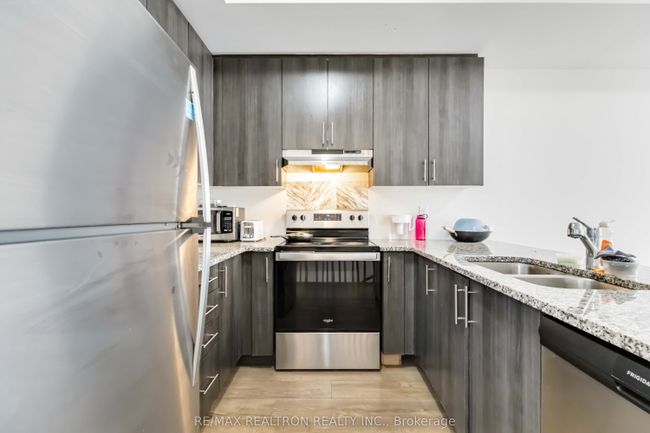 100 - 2674 Magdalen Path, Condo with 4 bedrooms, 3 bathrooms and 1 parking in Oshawa ON | Image 5