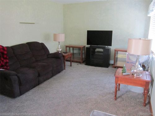 8278 Westpoint St, Taylor, MI, 48180-2240 | Card Image
