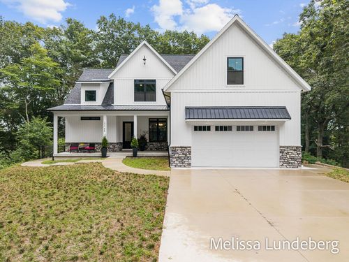 17748 Mohawk Dr, Spring Lake, MI, 49456-8943 | Card Image