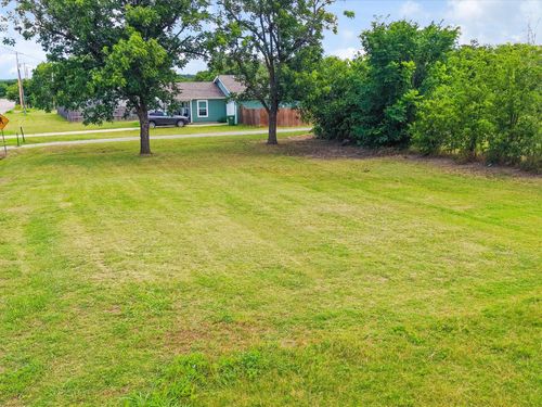 404 Se 9th Ave, Mineral Wells, TX, 76067-6049 | Card Image