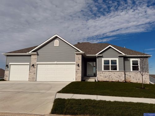20522 Riviera Dr, Gretna, NE, 68028-4097 | Card Image
