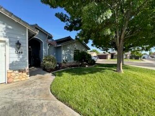 1244 N Birch St, Porterville, CA, 93257-8822 | Card Image