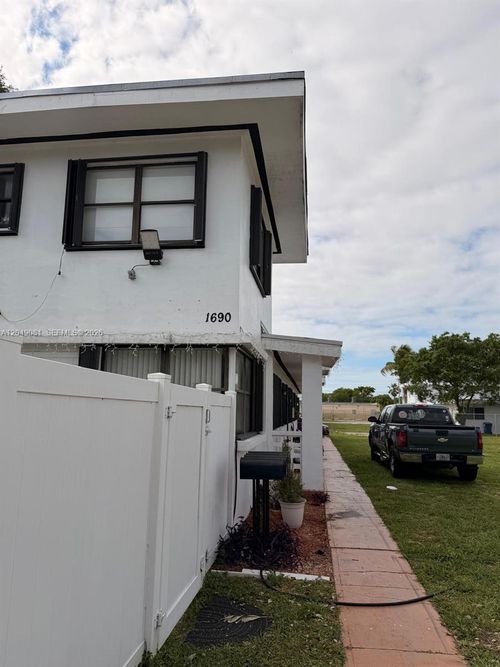 12-1690 Ne 151st St, Miami, FL, 33162 | Card Image