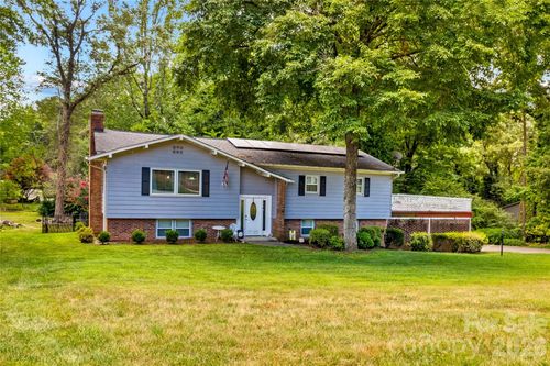 1130 24th Avenue Pl Ne, Hickory, NC, 28601-1666 | Card Image