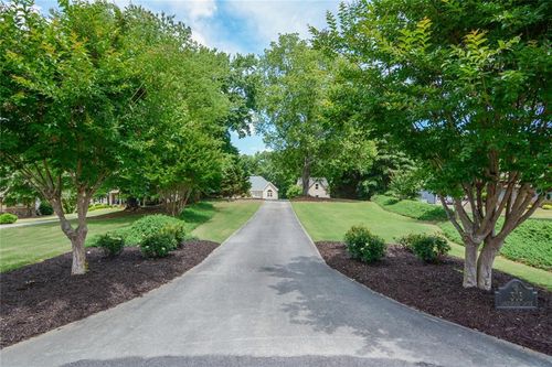 305 Lakeshore Dr, Hartwell, GA, 30643-7672 | Card Image