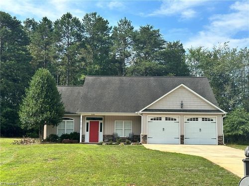 2100 Waterford Pointe Rd, Lexington, NC, 27292-6571 | Card Image