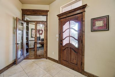 Entrance foyer and study entrance | Image 2