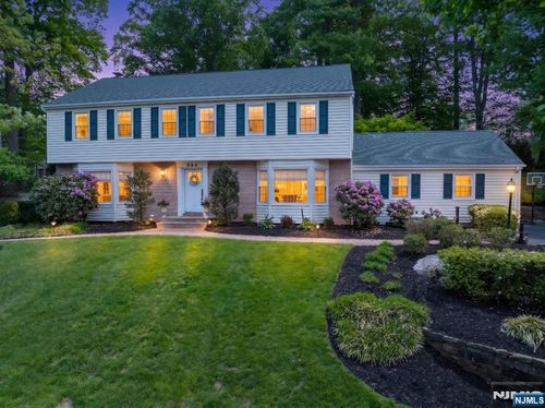 694 Blauvelt Dr, Oradell, NJ, 07649-1239 | Card Image