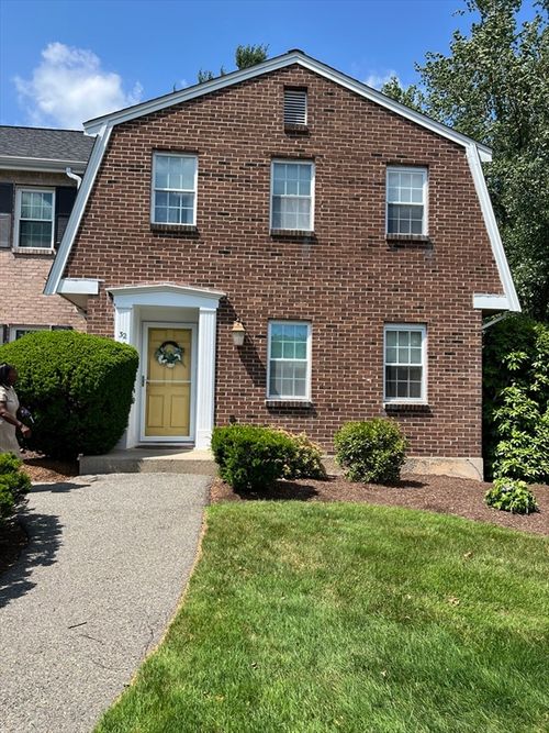32-32 Patricia Dr, Stoughton, MA, 02072-6127 | Card Image