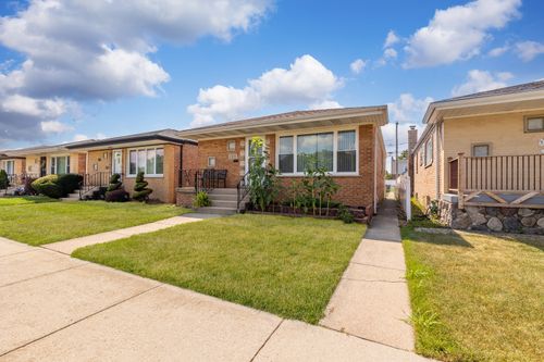 11010 S Avenue F, Chicago, IL, 60617-6742 | Card Image