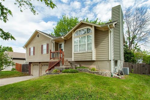 1906 Cheyenne Ct, Greenwood, MO, 64034-8606 | Card Image