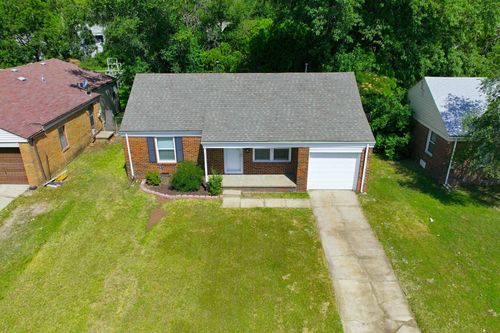 641 S Apache Dr, Wichita, KS, 67207-2115 | Card Image