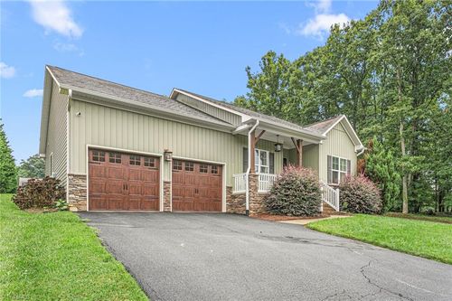 8423 Coachman Ln, Rural Hall, NC, 27045-9573 | Card Image