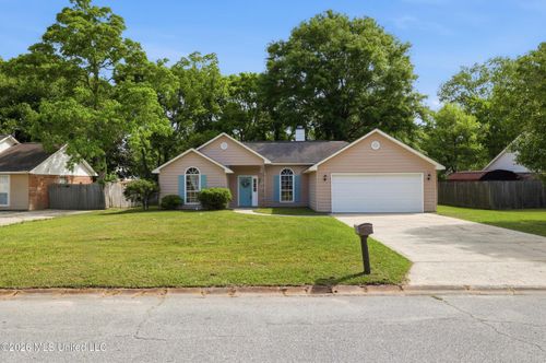 6920 Pinehurst Dr, Ocean Springs, MS, 39564-9009 | Card Image