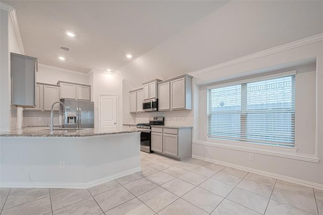 Open floor concept ideal for entertaining | Image 22