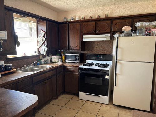 406 E Texas Dr, Anadarko, OK, 73005-5206 | Card Image