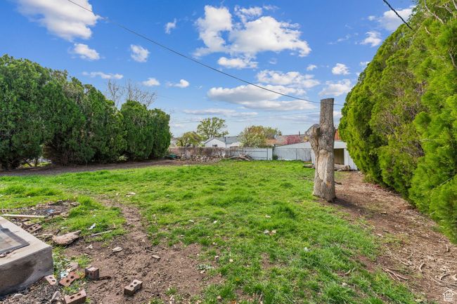 View of yard with fence | Image 29